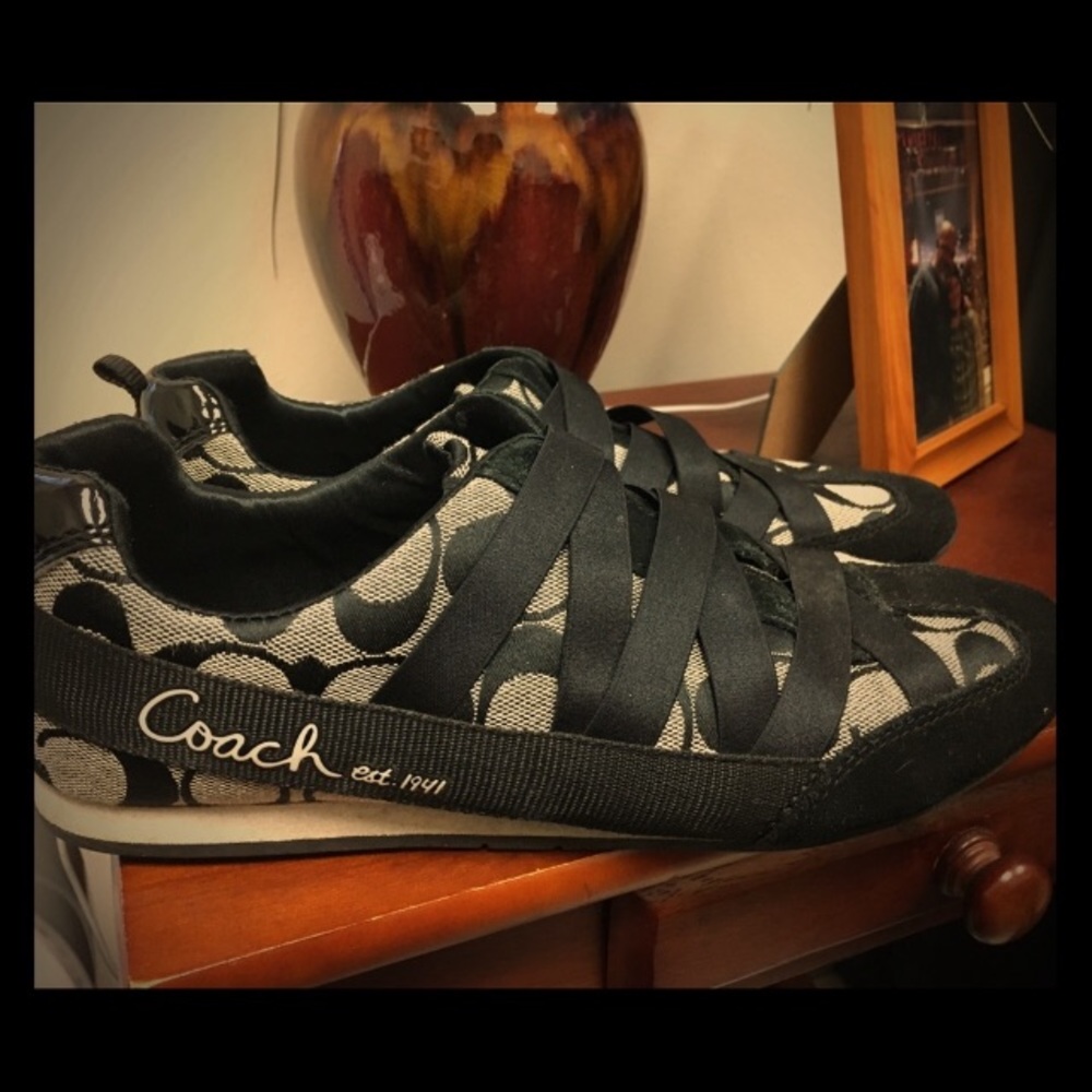 Women’s Coach Sz 8.5